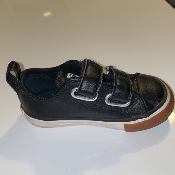 Converse - Picture 2 of 4